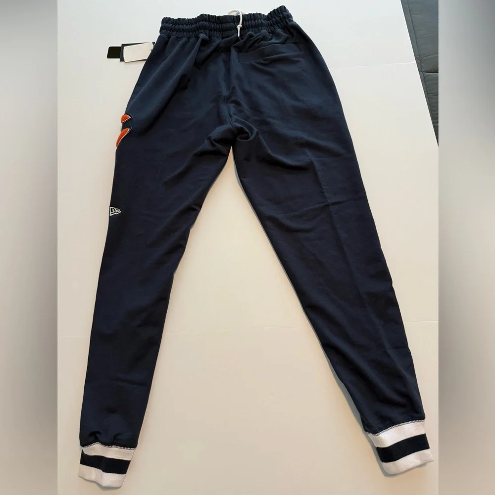 NWT Men’s New Era Logo Select Jogger Chicago Bears Joggers, Size Medium - Picture 3 of 8